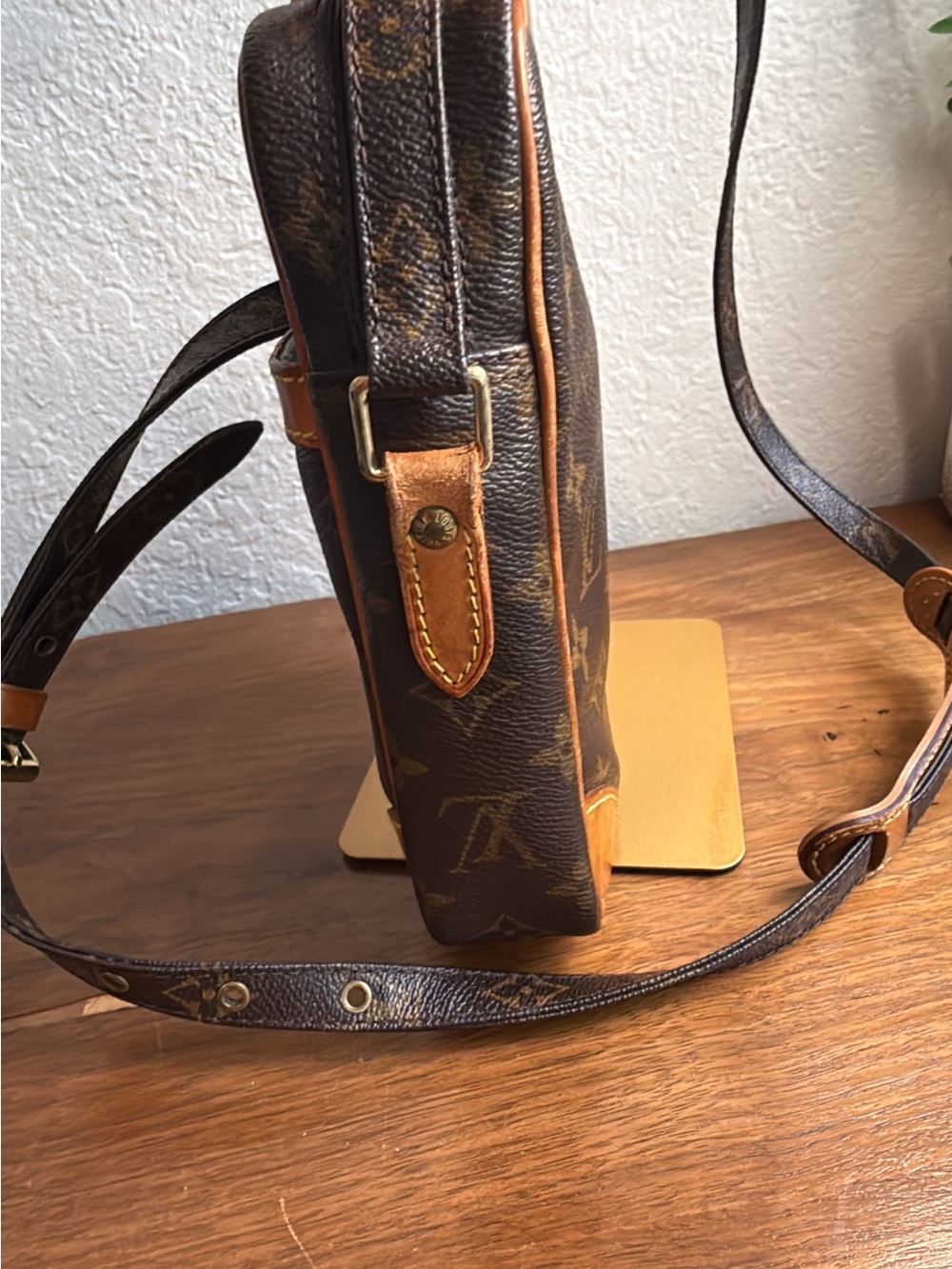 Louis Vuitton Monogram canvas Danube Crossbody Bag Vintage and authenticated - Picture 4 of 17